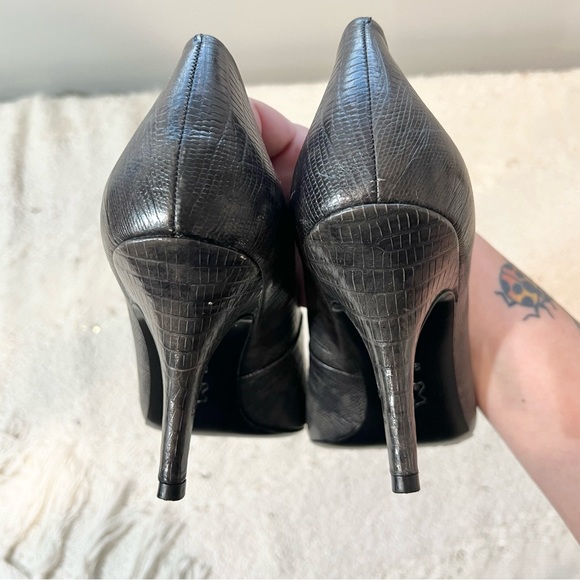 Tory Burch Heels Gray/Black Snake and Croc Print Leather Pointed Toe Pumps 9.5 - Picture 6 of 12
